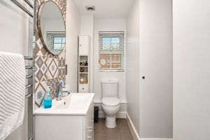 En-suite- click for photo gallery